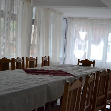 Pensiunea Iuliana Căpăţîneni-Ungureni Exteriör bild