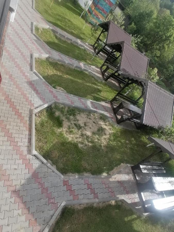 Pensiunea Iuliana Căpăţîneni-Ungureni Exteriör bild