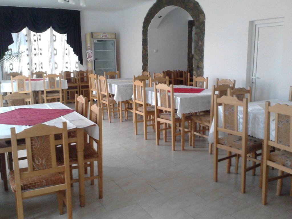 Pensiunea Iuliana Căpăţîneni-Ungureni Exteriör bild