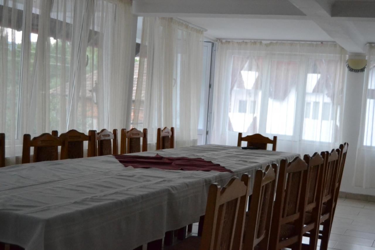 Pensiunea Iuliana Căpăţîneni-Ungureni Exteriör bild