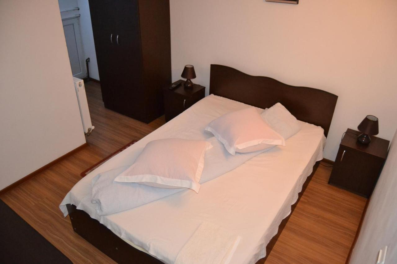 Pensiunea Iuliana Căpăţîneni-Ungureni Exteriör bild